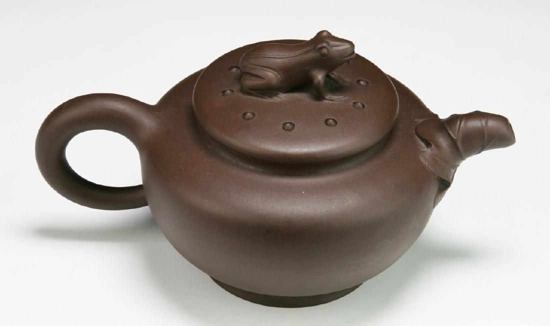 A Chinese Yixing Zisha Teapot (1 of 5)