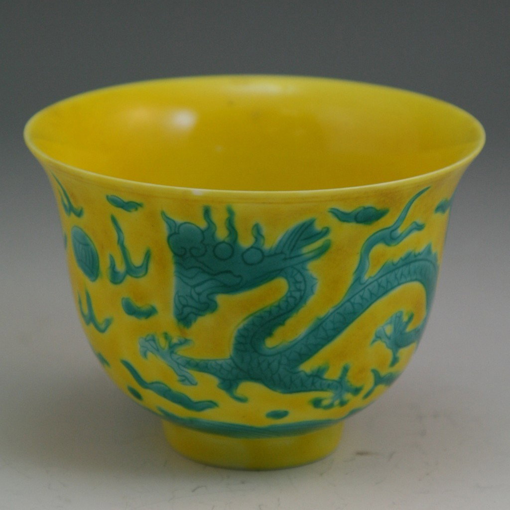 Chinese Antique Ming Style Yellow glaze bowl: Well painted Chinese Ming style bowl: depicting dragon and phoeix in pursuit of each other in cloud on yellow glazed ground; with blue 6 character "Hongzhi" seal mark on the base; possibly Minguo peri