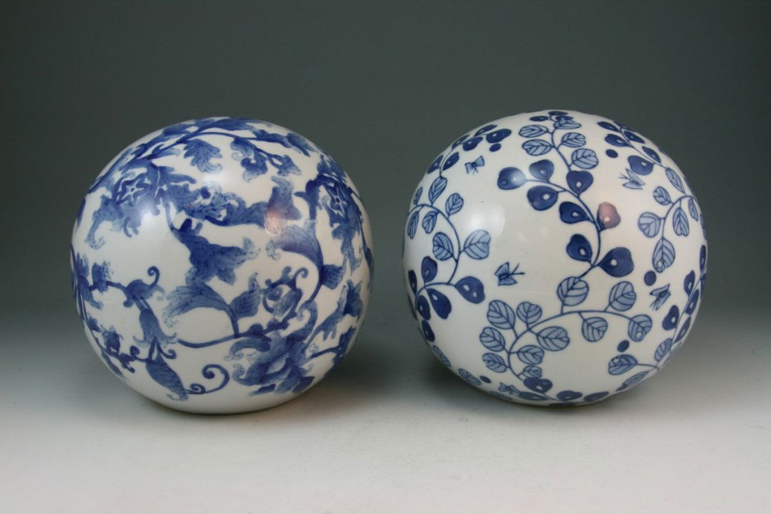 218 Pair Chinese Antique Blue & White Porcelain Balls May 12, 2012