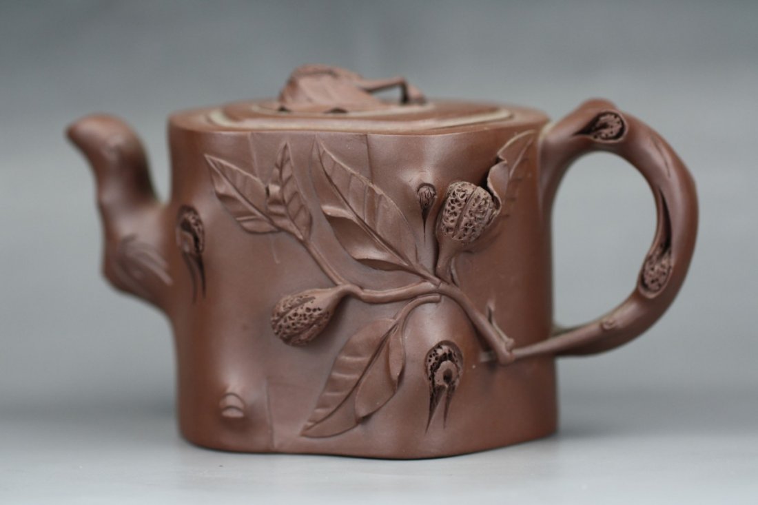 A Yixing Purple Clay Zisha Teapot: A Yixing Purple Clay Zisha Teapot; Size: L: 6-1/4"