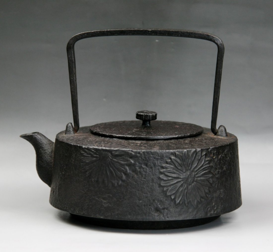 Antique Japanese Iron Teapot: Antique Japanese Iron Teapot: signed on the body, early 20th Century ; Size: D: 6-3/4"; H: 6-3/4"