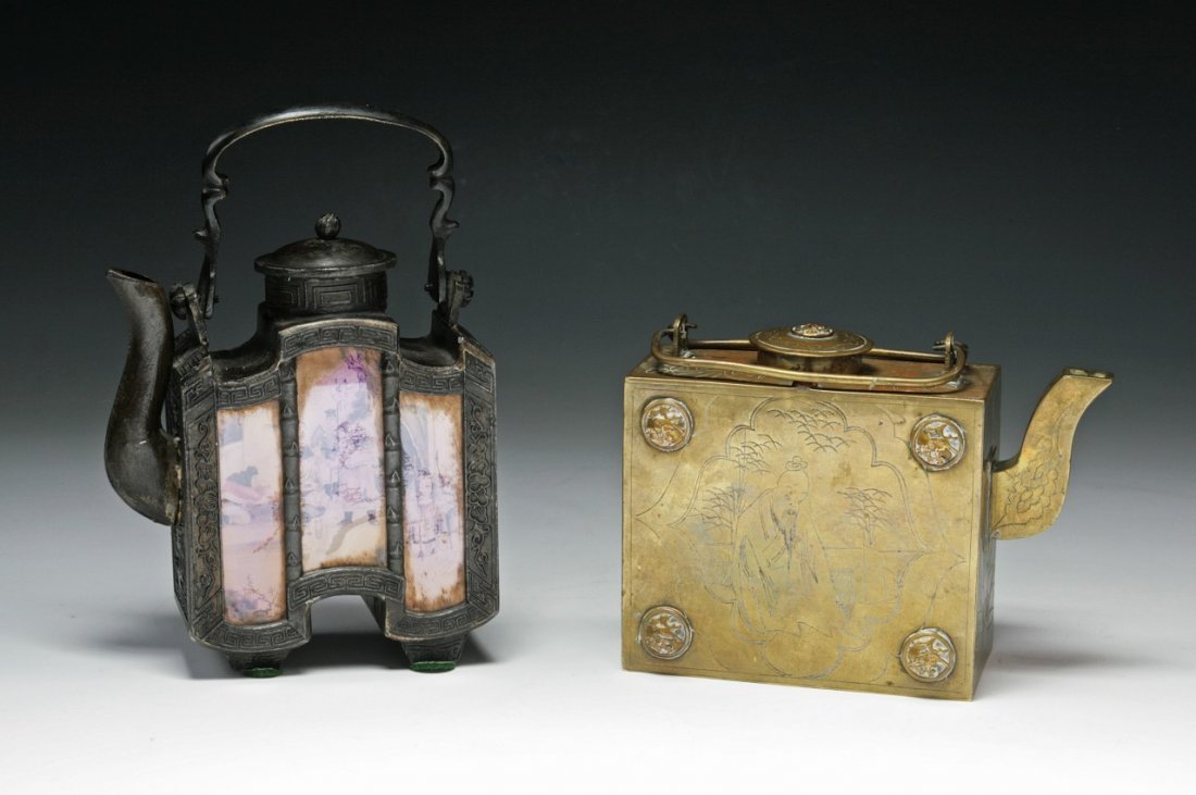 Two Chinese Antique Bronze Teapots: Two Chinese Antique Bronze Teapots: probably of Minguo period; Size: H: 7-3/4" (bigger)