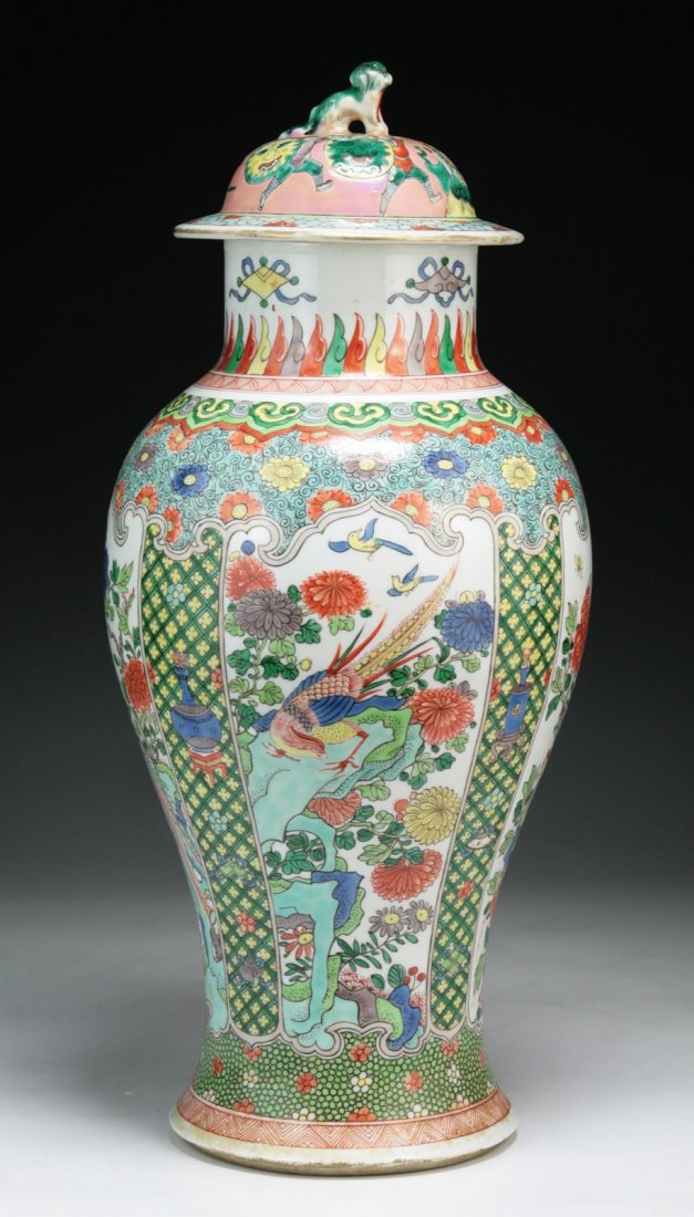 A Chinese Antique Famille Rose Porcelain Lidded Vase Oct 12, 2013