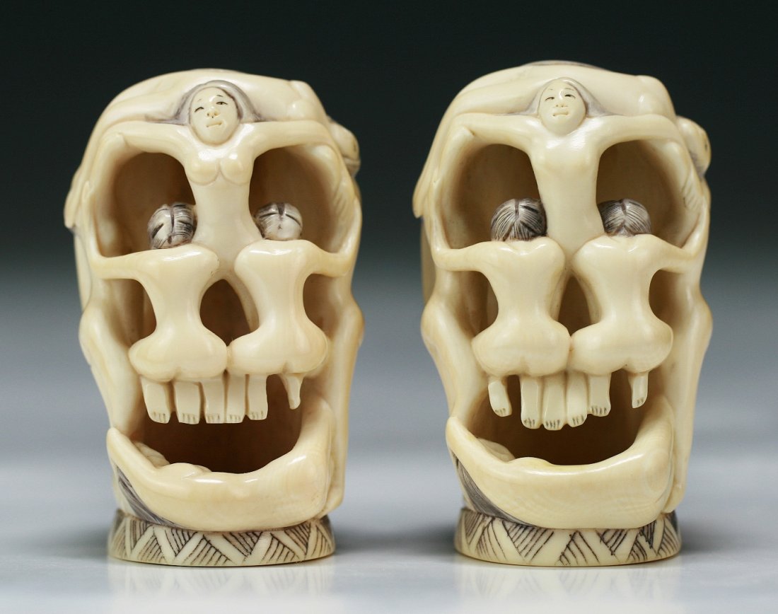 Pair Japanese Antique Carved Ivory Shunga Skulls: 象牙根付骷髏春宮 一對 Pair Japanese Antique Carved Ivory Shunga Skulls: both very detailed and finely carved as skulls with shunga scene, of