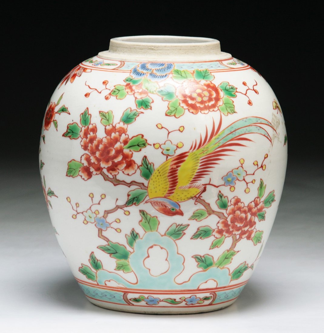 A Chinese Antique Famille Rose Porcelain Vase: A Chinese Antique Famille Rose Porcelain Vase: of baluster form with a wide and short neck, of Minguo Period; Size: H: 6-1/4"