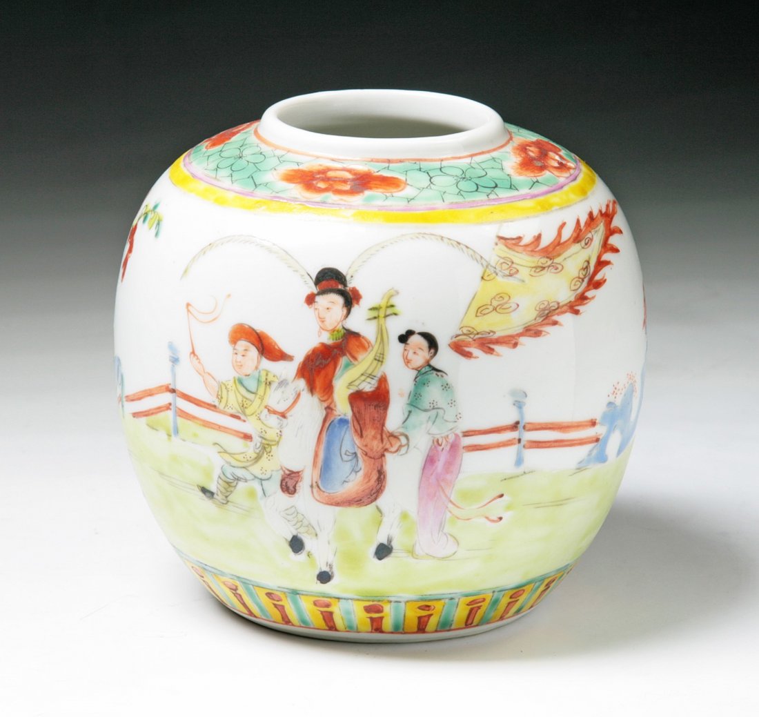 A Chinese Antique Famille Rose Jar: A Chinese Antique Famille Rose Jar: of Minguo period; Size: H: 5"