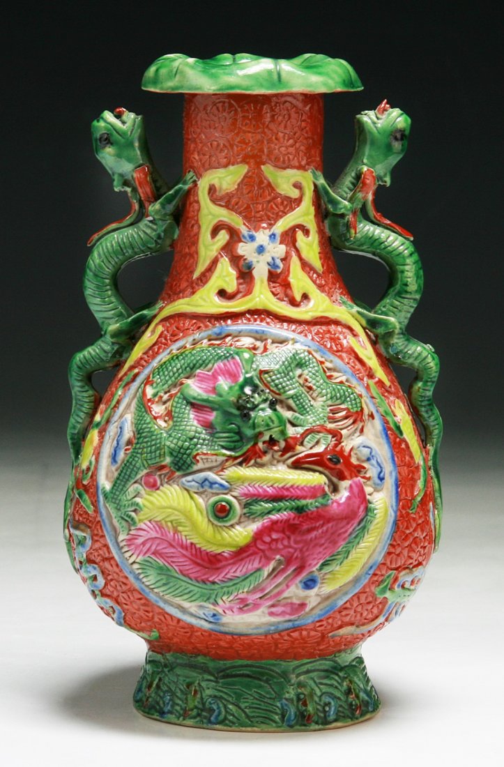 A Chinese Antique Famille Rose Porcelain Vase: A Chinese Antique Famille Rose Porcelain Vase: of late Qing Dynasty or Minguo Period; Size: H: 7"