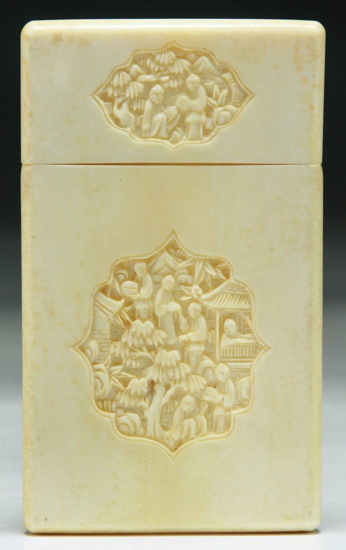 A Chinese Antique Carved Export Ivory Card Case: 清 外銷象牙名片盒 A Chinese Antique Carved Export Ivory Card Case: of Qing Dynasty; Size: H: 3-3/4"