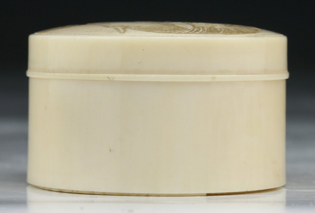 A Japanese Antique Ivory Carved Lidded Case: A Japanese Antique Ivory Carved Lidded Case; Size: D: 1-1/4"