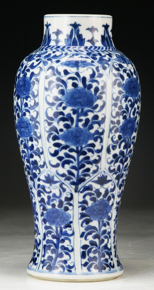 vintage blue and white chinese vase