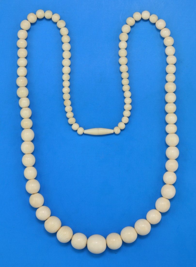 A Chinese Antique Ivory Carved Beaded Necklace: A Chinese Antique Ivory Carved Beaded Necklace: African ivory, Minguo Period (Early 20th Century), NO INTERNATIONAL SHIPPING OF IVORY ITEMS; Size: L: 21"; (bead) D: 12mm (biggest)