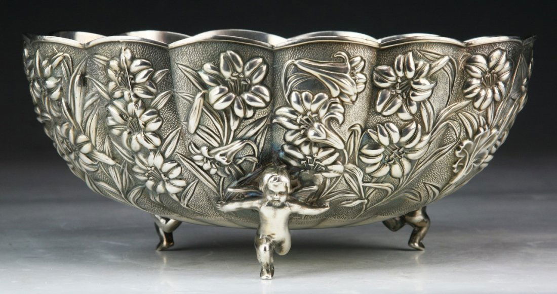 A Fine Japanese Antique EXPORT Silver Bowl: 十九世紀日本銀三足碗 A Fine Japanese Antique EXPORT Silver Bowl: of 19th Century, weighing 935 grams; Size: L: 8-1/4"; Weight: 935 grams