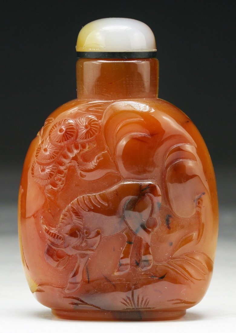 A Chinese Cameo Carved Agate Snuff Bottle (1 of 4)