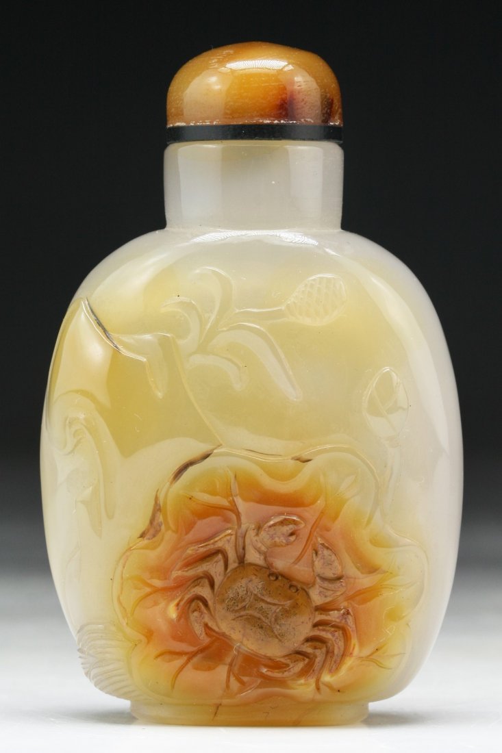 A Chinese Cameo Carved Agate Snuff Bottle (1 of 4)