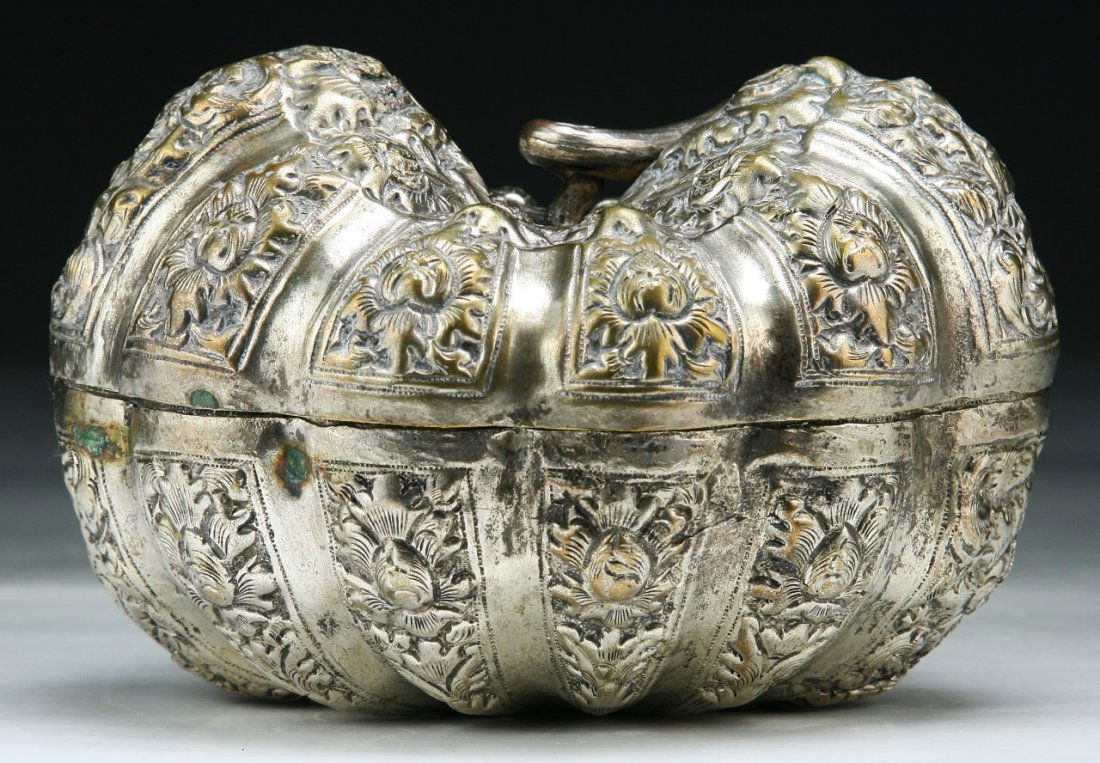 A Chinese Antique Sterling Silver Box With Cover (1 of 4)