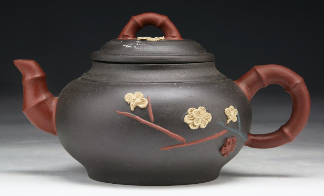 A Chinese Antique Yixing Zisha Teapot (1 of 5)