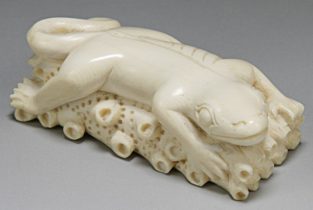 A Chinese Antique Ivory Carved Lizard (1 of 4)