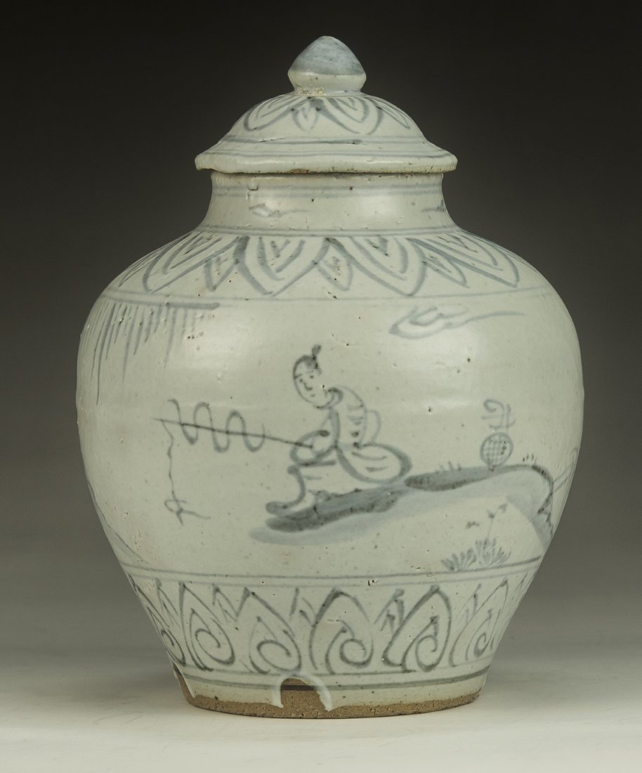 A Blue & White Vietnamese Style Porcelain Lidded Jar: A Blue & White Vietnamese Style Porcelain Lidded Jar: of 16th Century; Size: H: 6-1/4"