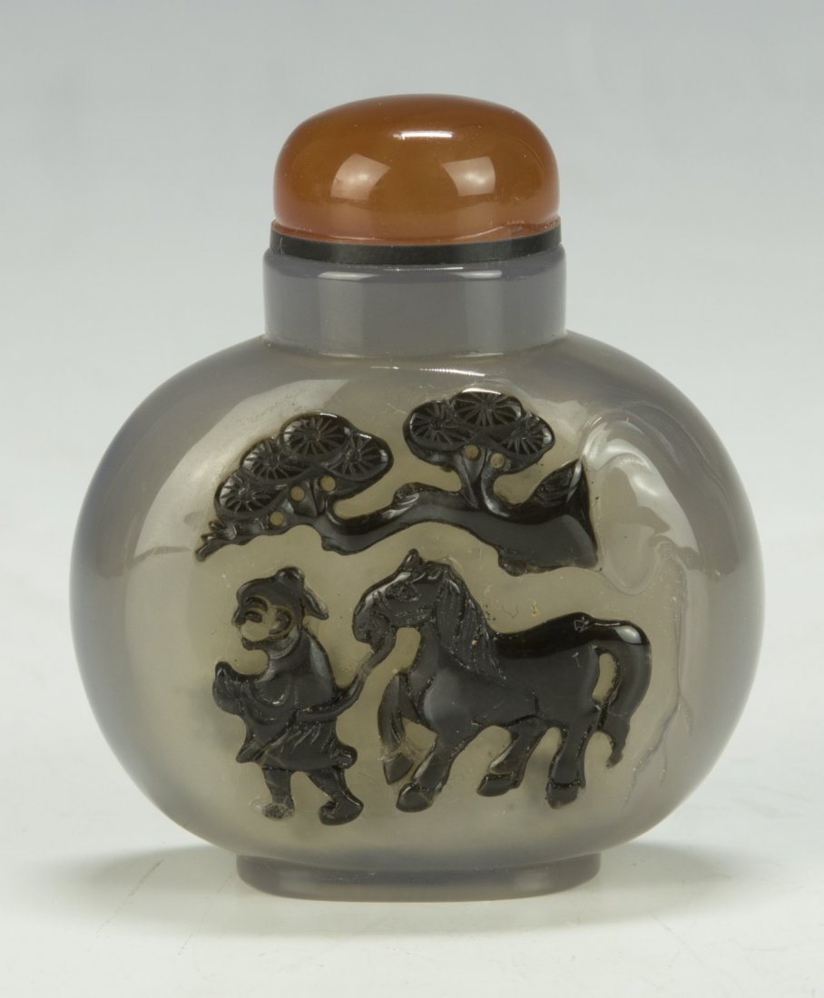 A Chinese Cameo Carved Agate Snuff Bottle (1 of 3)