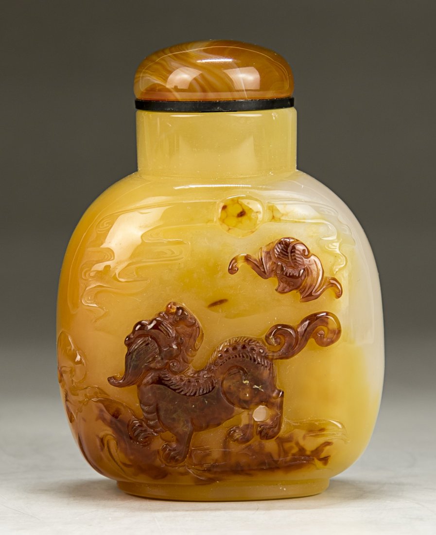 A Chinese Antique Agate Snuff Bottle (1 of 4)