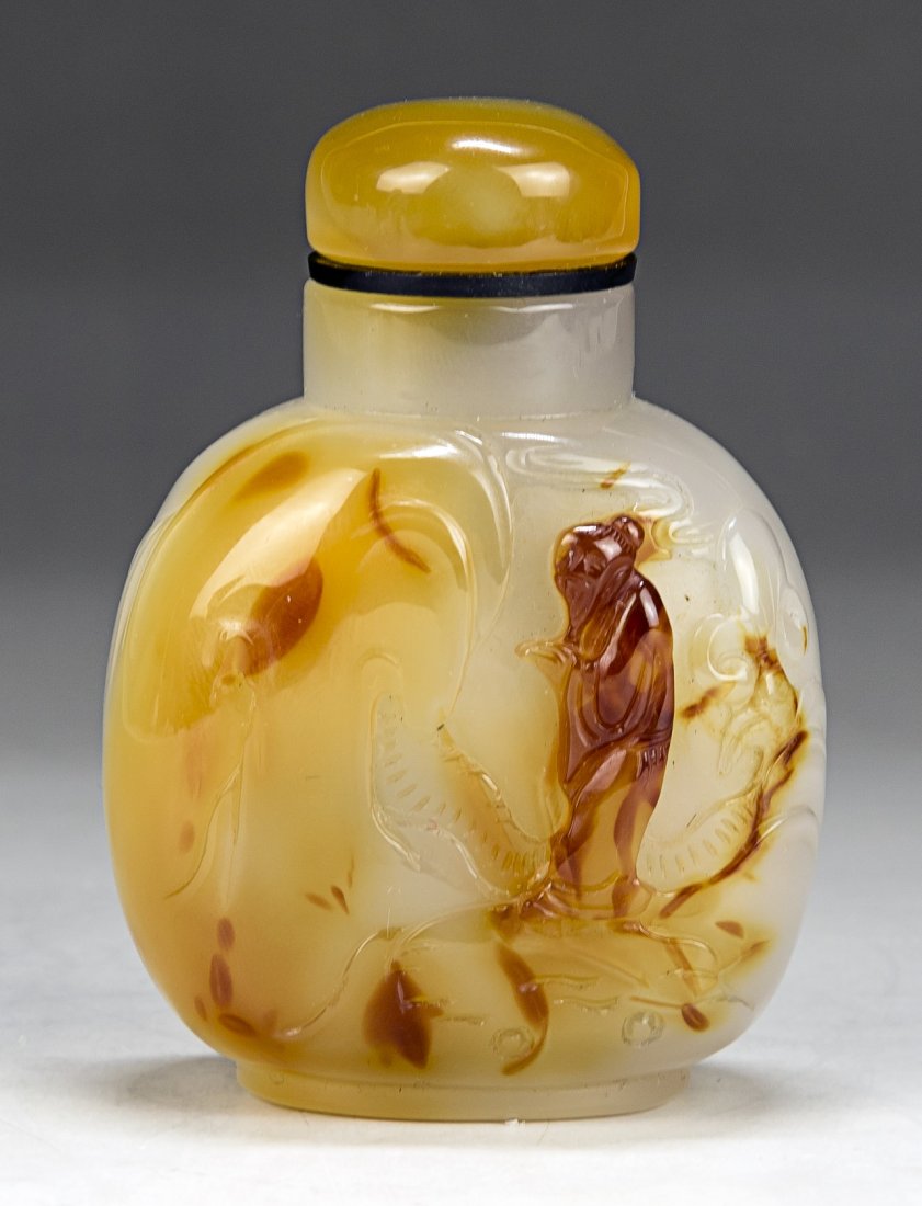 A Chinese Antique Agate Snuff Bottle (1 of 4)