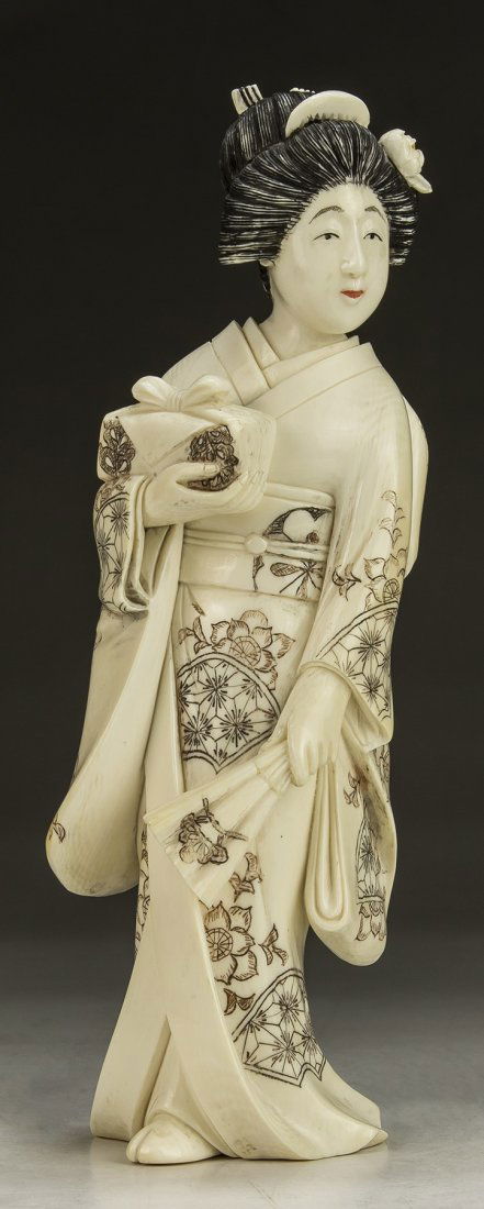 A Japanese Antique Ivory Carved Beauty (1 of 5)