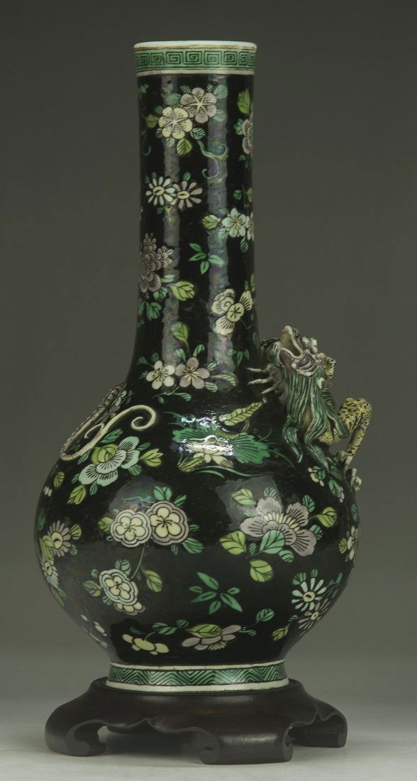 A Chinese Antique SANCAI Porcelain Chi-Dragon Vase (1 of 5)