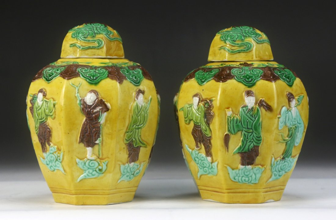 Pair Chinese SUSANCAI Porcelain Lidded Jars (1 of 3)