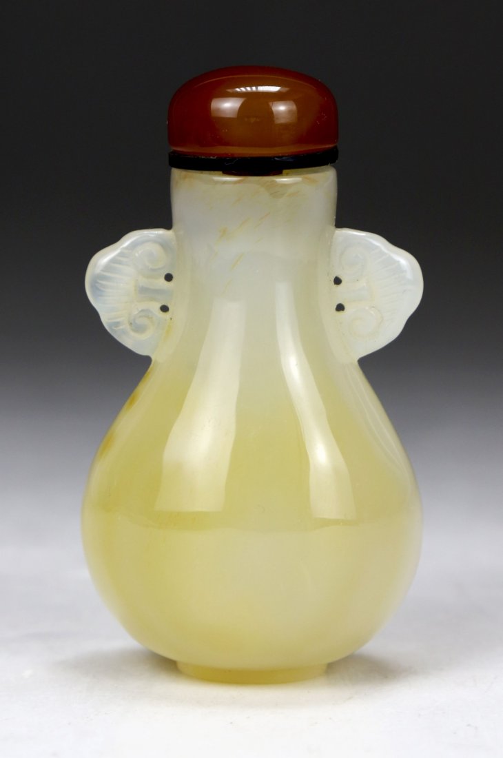 A Chinese Cameo Carved Agate Snuff Bottle (1 of 3)