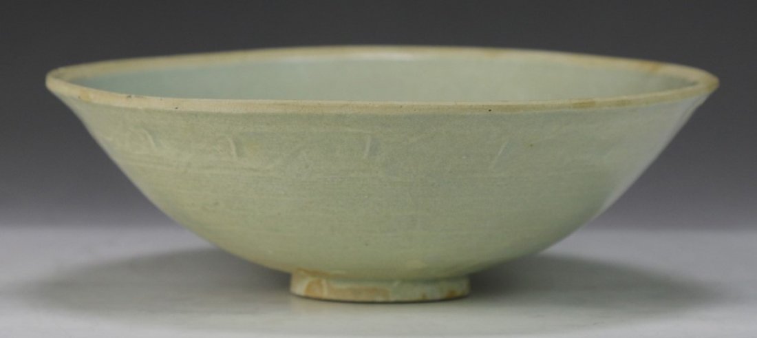 A Korean Antique Celadon Glazed Porcelain Bowl: A Korean Antique Celadon Glazed Porcelain Bowl; Size: D: 7"
