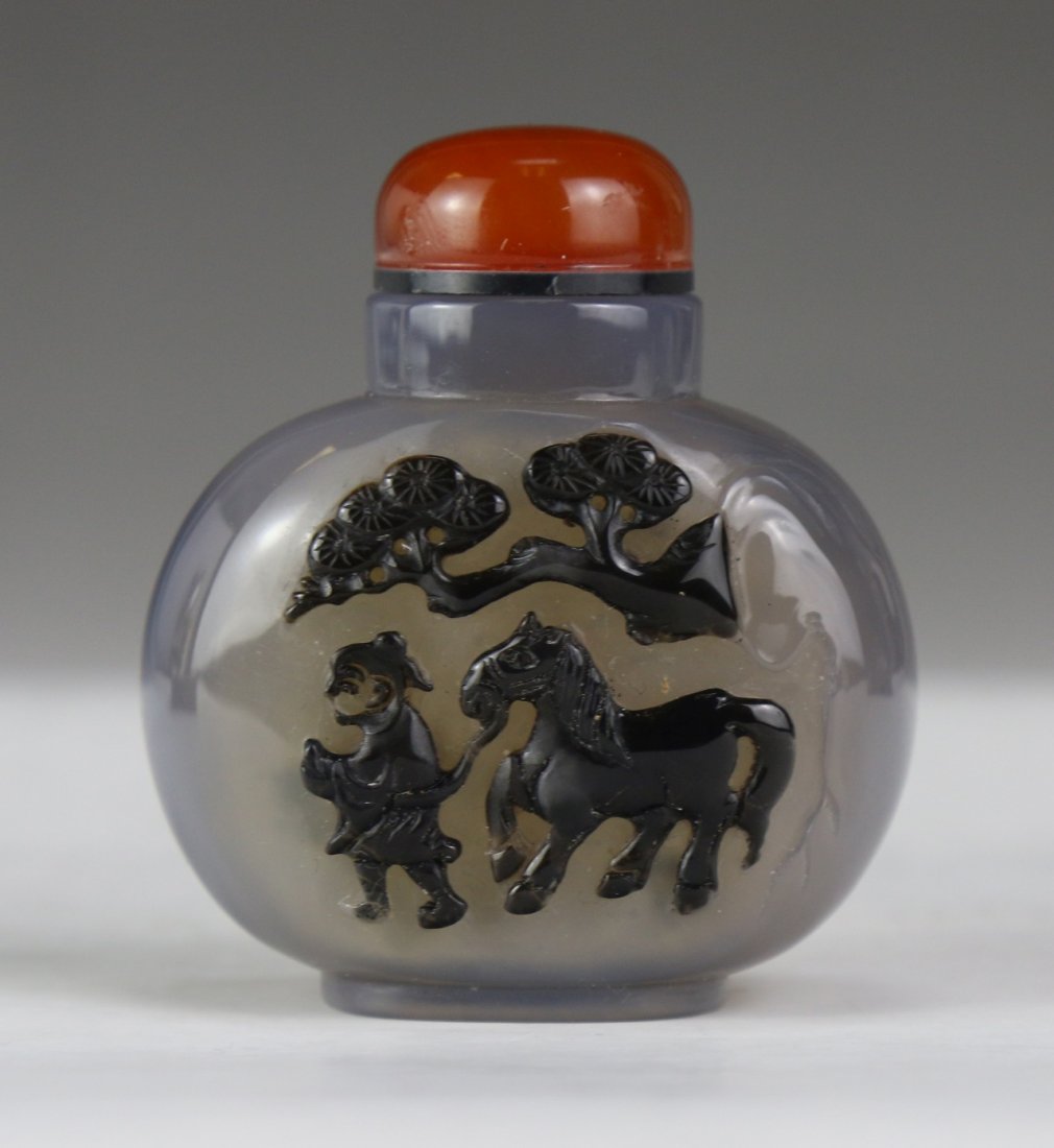 A Chinese Cameo Carved Agate Snuff Bottle (1 of 3)