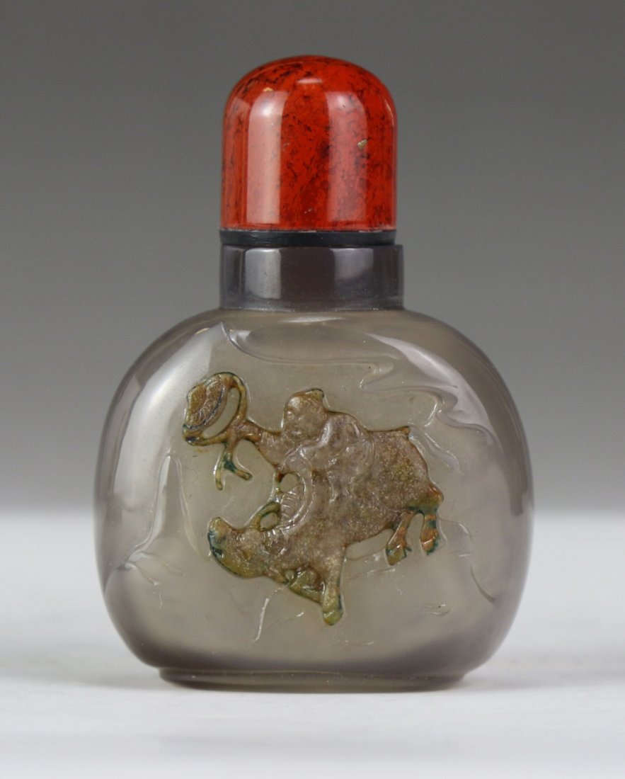 A Chinese Antique Agate Snuff Bottle (1 of 4)