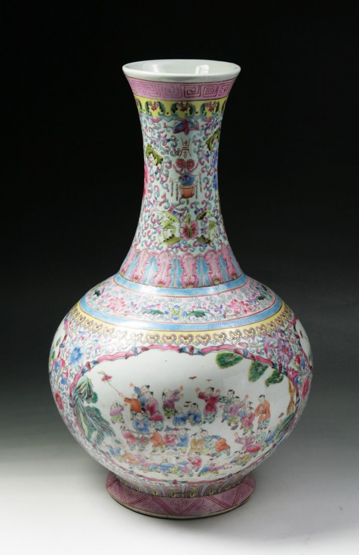 A Big Chinese Antique Famille Rose Porcelain Vase (1 of 3)