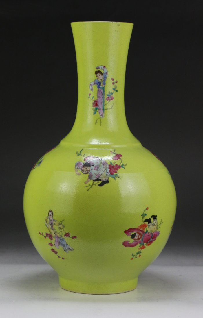A Chinese Antique Famille Rose Porcelain Vase (1 of 5)