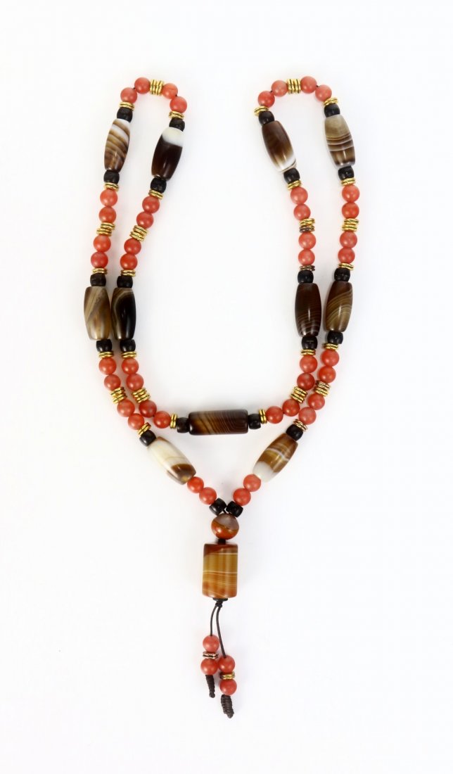 An Agate & Mixed Stone Pendant Necklace (1 of 2)