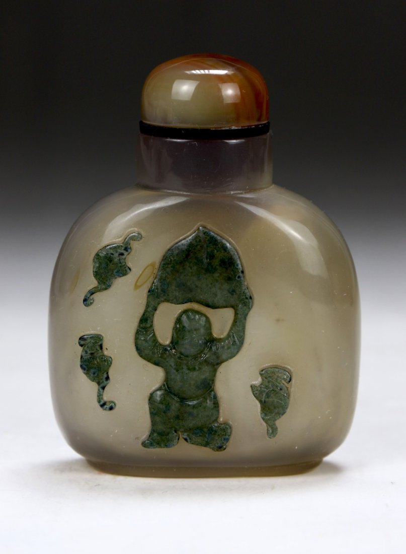 A Chinese Cameo Carved Agate Snuff Bottle (1 of 3)
