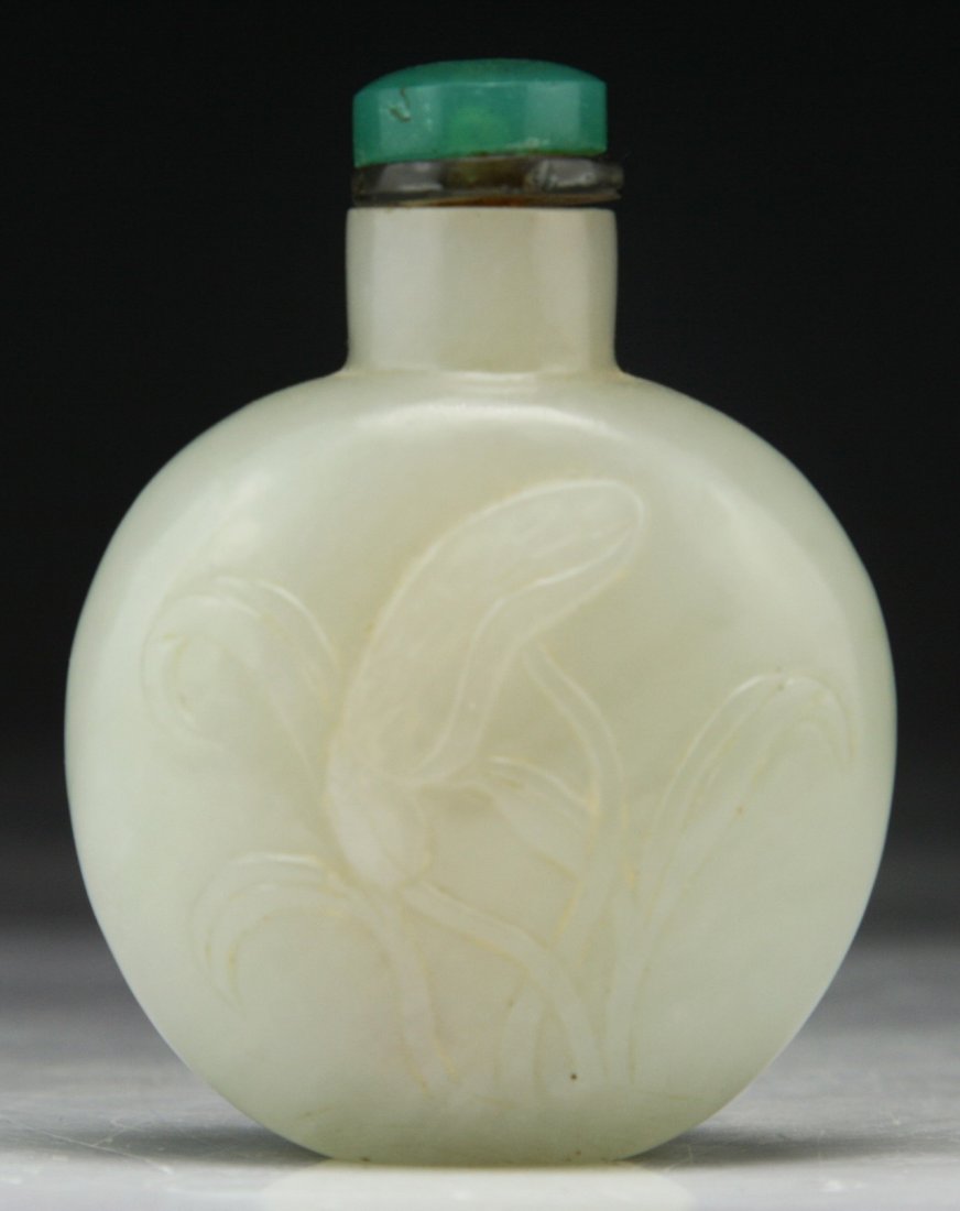 A Chinese Antique White Jade Snuff Bottle (1 of 4)
