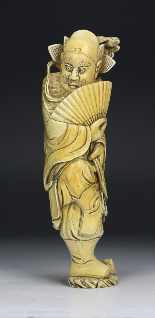 A Rare & Fine Chinese MING DYNASTY Ivory ZHONG QUI: A Rare & Fine Chinese MING DYNASTY Ivory ZHONG QUI: very rare and old, the ghostbuster with majestic-looking, wearing the hat of an official, carrying a fan in his right hand, the ivory with nice hone