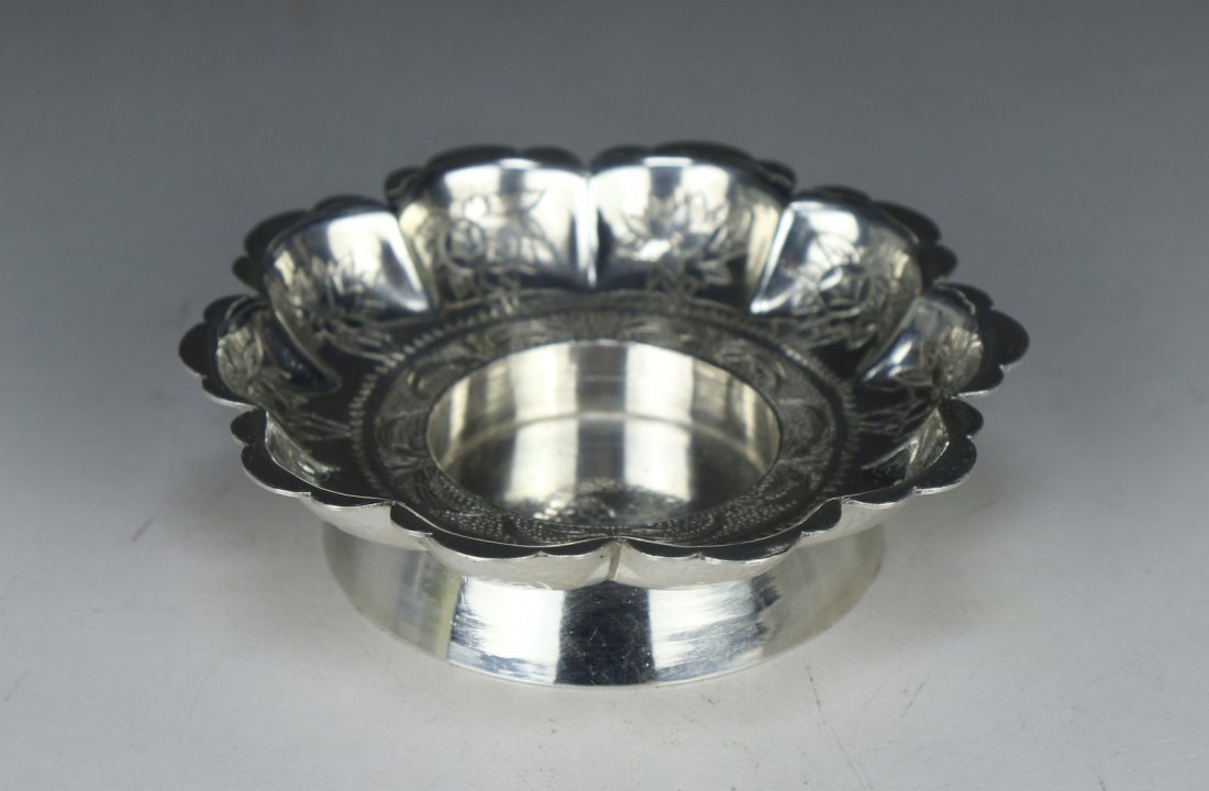 A Chinese Antique EXPORT Silver Bowl (1 of 4)