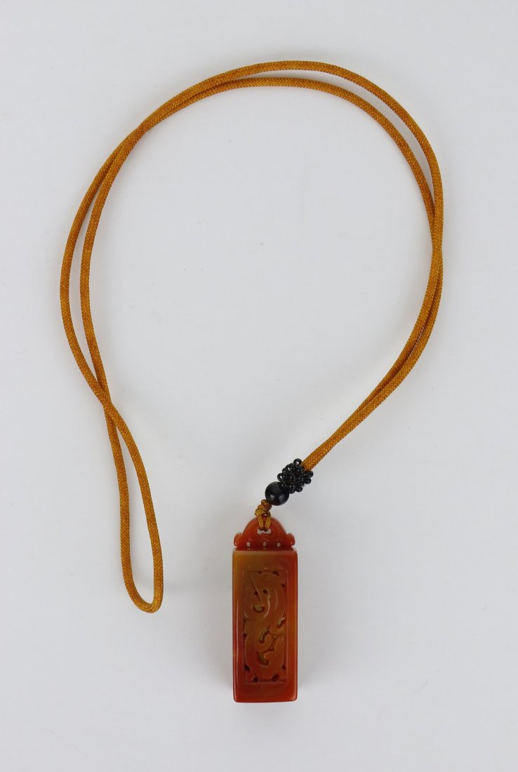 An Agate Pendant Necklace (1 of 3)