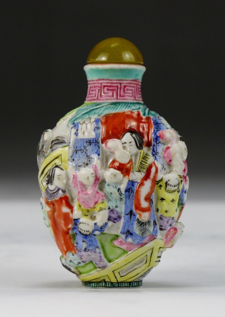 A Chinese Antique Famille Rose Porcelain Snuff Bottle (1 of 4)