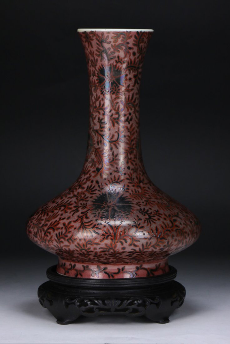 A Chinese Antique Red Glazed Porcelain Vase (1 of 5)