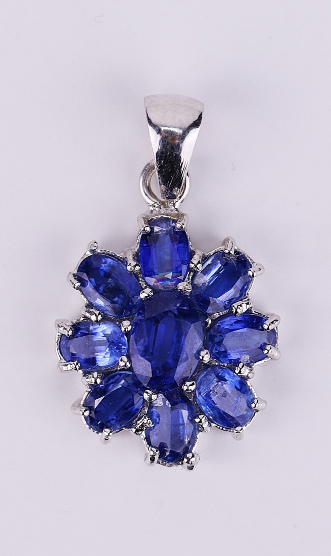 A Fine Sapphire Pendant 10K White Gold (1 of 3)
