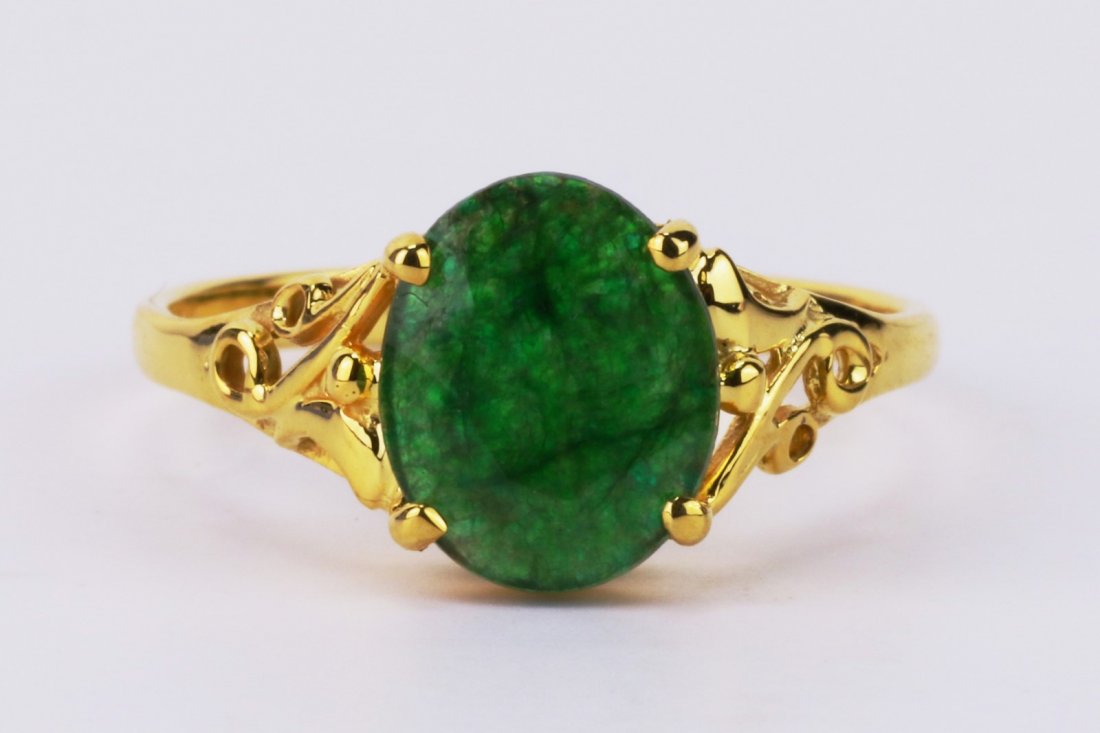 A Green Jadeite Ring, 18K Gold (1 of 4)