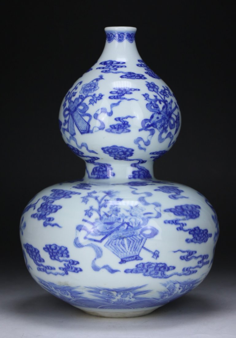 A Chinese Blue & White Gourd Shaped Porcelain Vase (1 of 5)