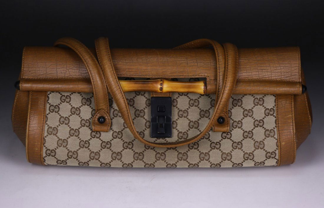 A Gucci Hang Bag (1 of 4)