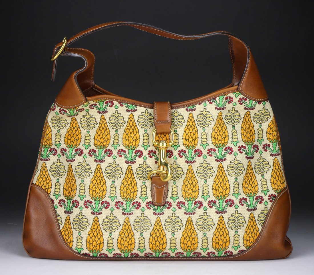 A Gucci Woman's Handbag (1 of 4)