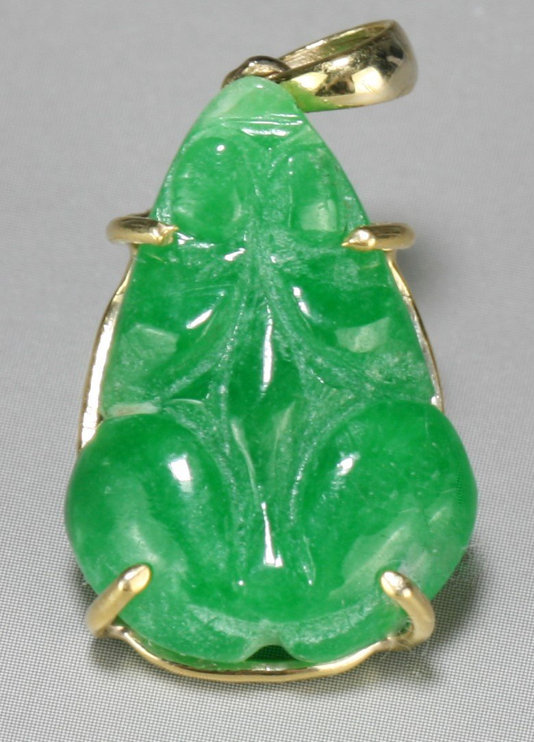 A Green Jadeite Frog Pendant, 14K Gold (1 of 3)