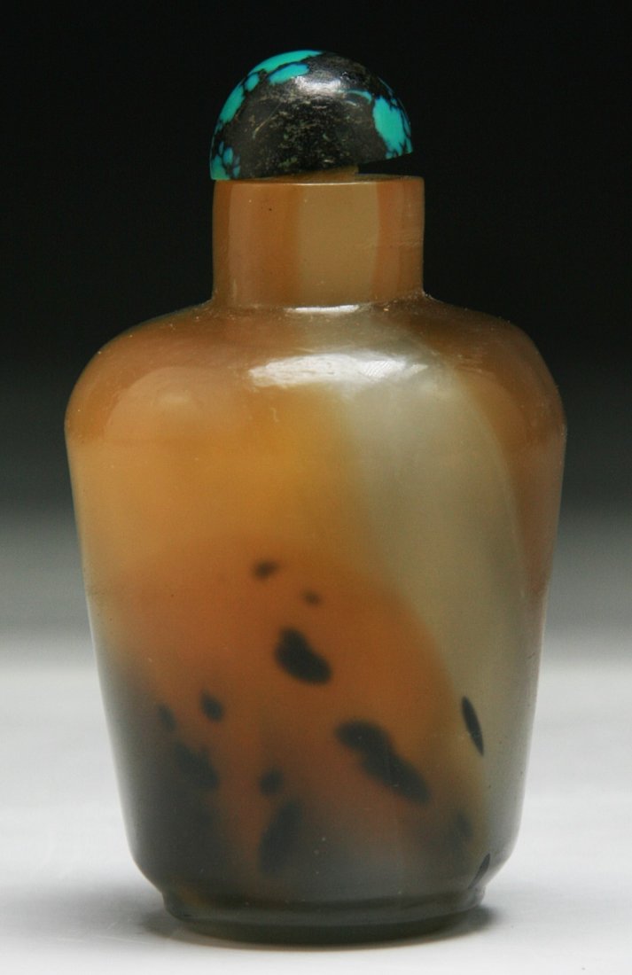 A Chinese Antique Agate Snuff Bottle (1 of 4)