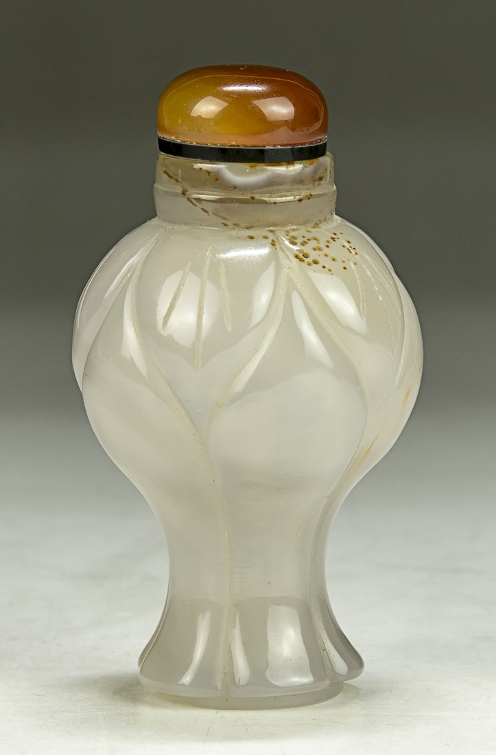 A Chinese Antique Agate Snuff Bottle (1 of 3)